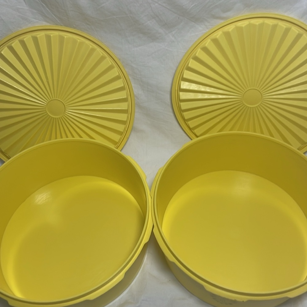 🎉TAKE $10 OFF! 2 Vintage Tupperware - Picture 2 of 7